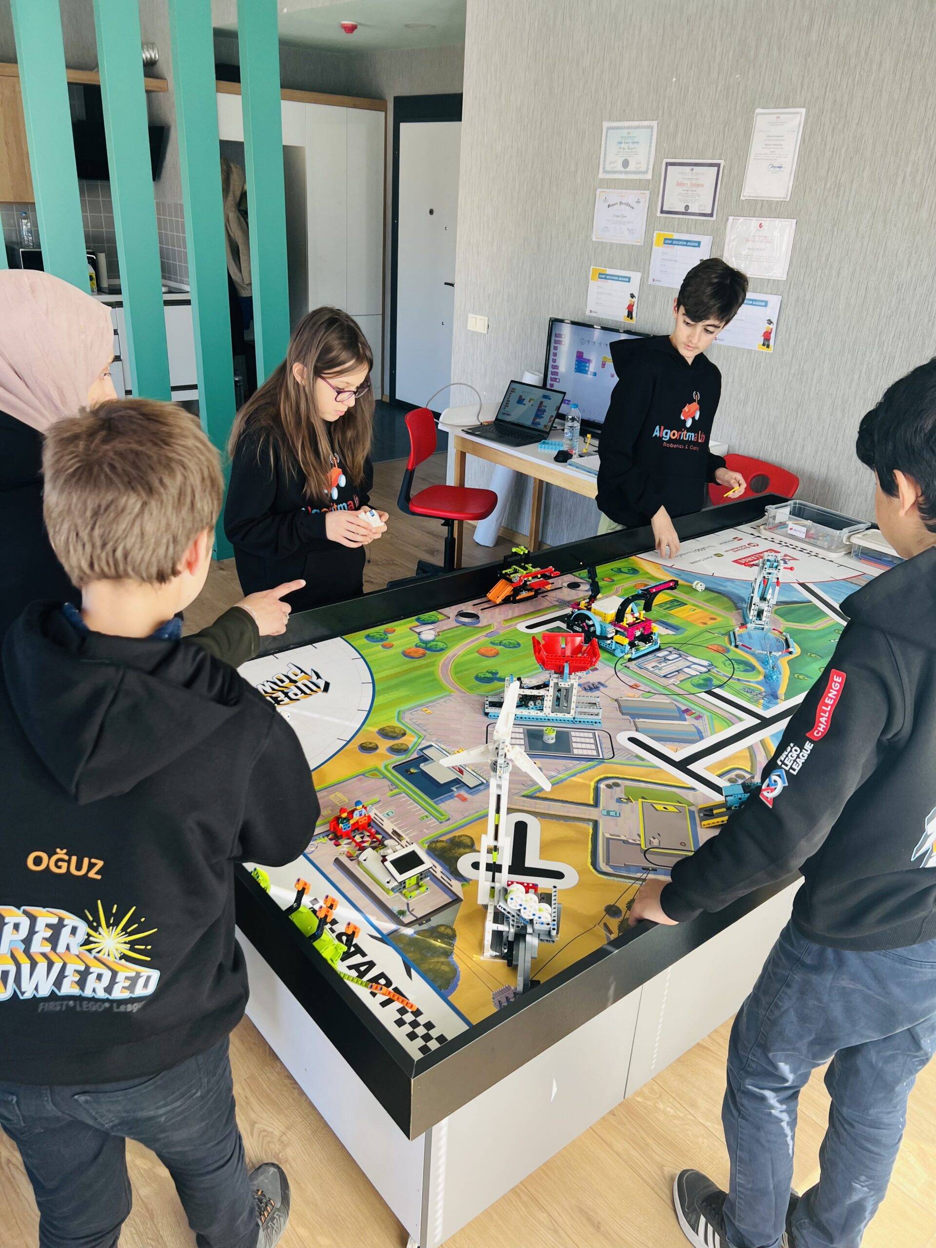 fll challenge superpowered robotik turnuvası takım çalışması